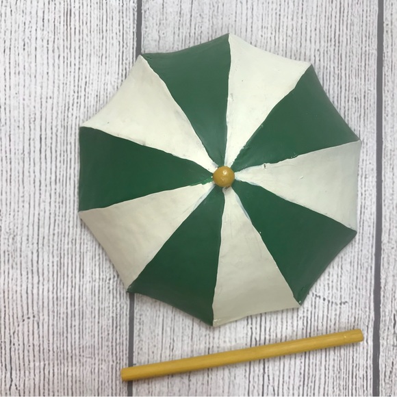 Lifeguard Christmas Santa Statuette by Beachcombers 1996 - Picture 10 of 12